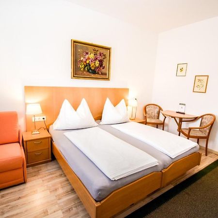 Gartenhotel Garni Pension B&B Инсбрук Екстериор снимка