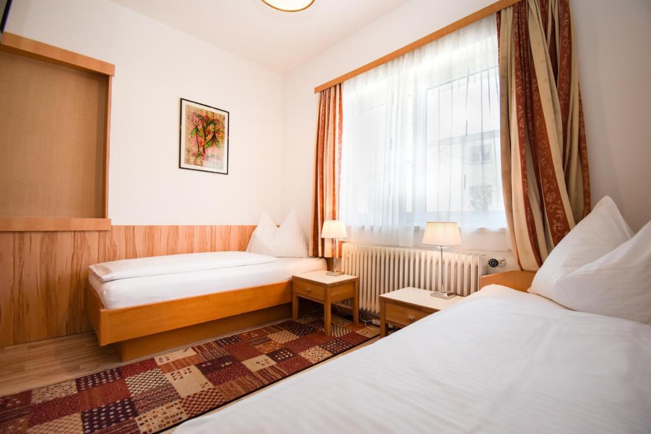 Gartenhotel Garni Pension B&B Инсбрук Екстериор снимка